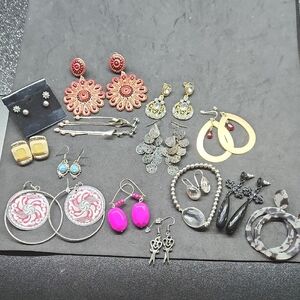 Chic Mixed Of Color And Style Lot Of 14 pairs Of Earrings.